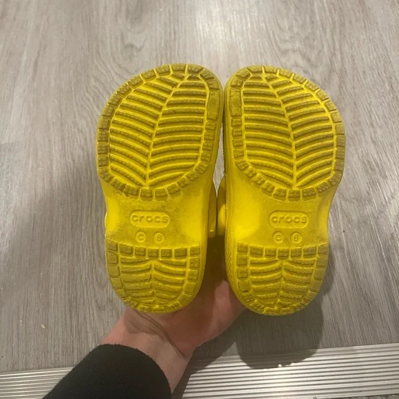 Kids  Yellow Crocs - Picture 3 of 3